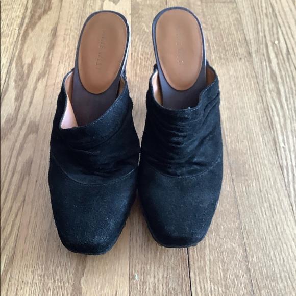 Black heeled shoes - Picture 3 of 3